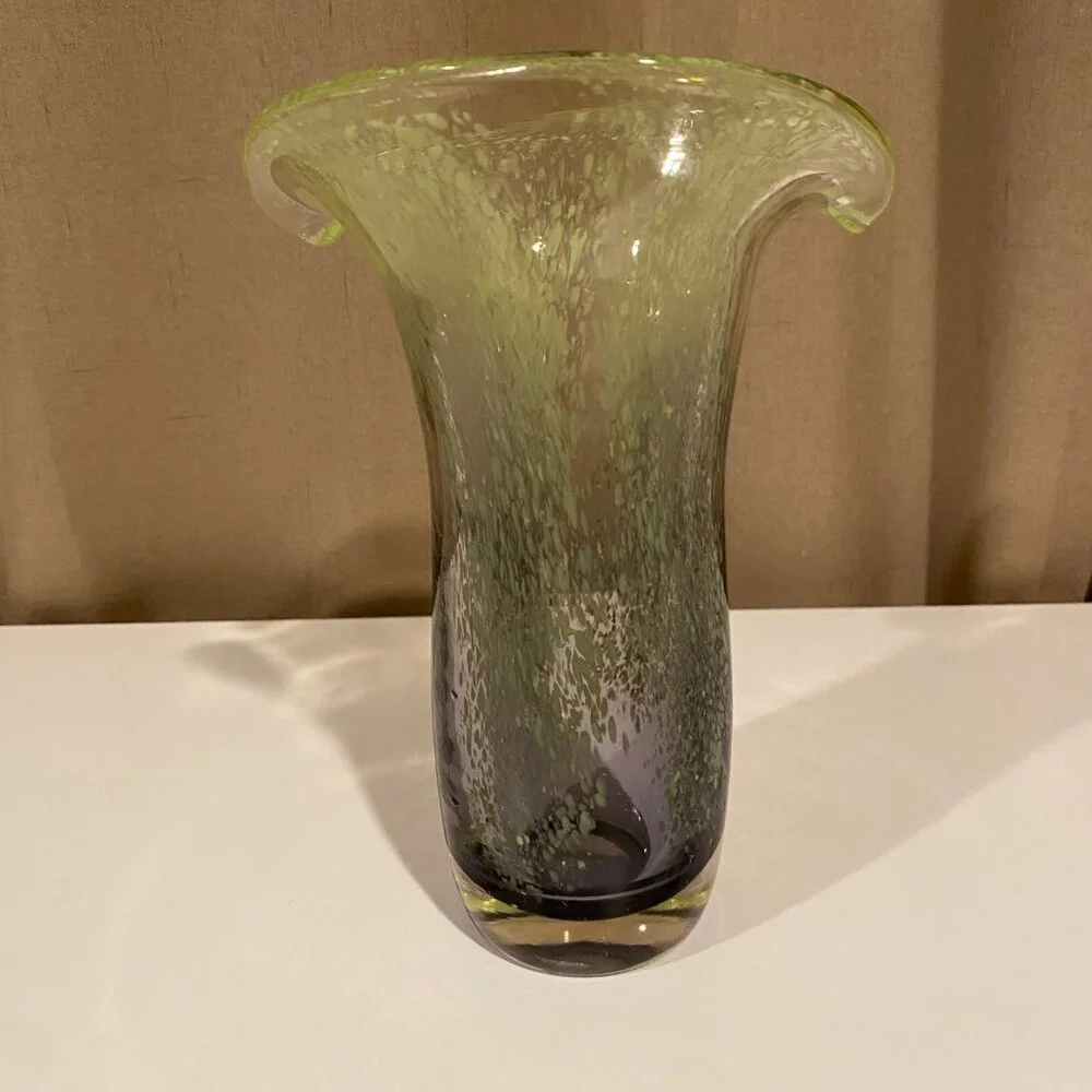 Hand Blown Heavy Glass Tulip Vase Green‎ and Purple 8
